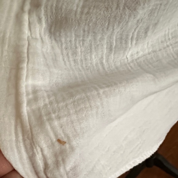 beachlunchlounge White Button-Down Women's Shirt - Picture 4 of 9